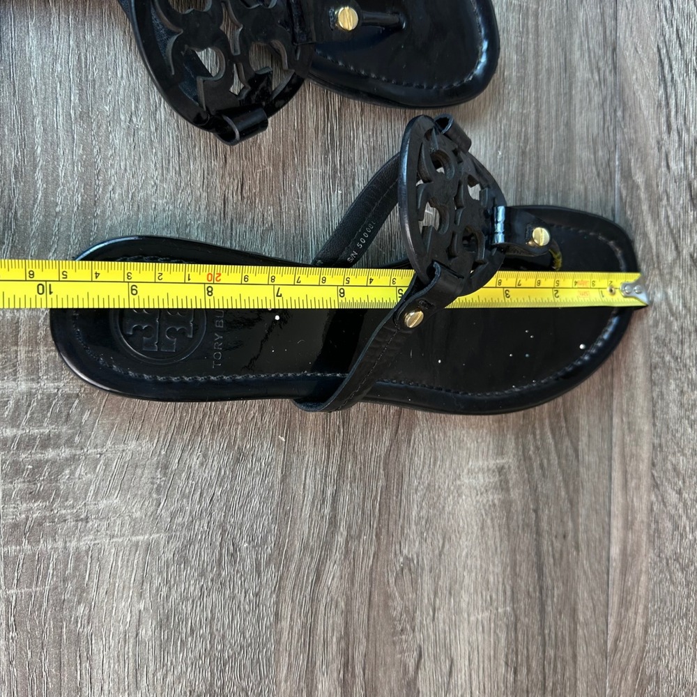 Tory Burch Miller Black Patent Leather Logo Thong Sandals Size 7 SN 500864 - Picture 9 of 9